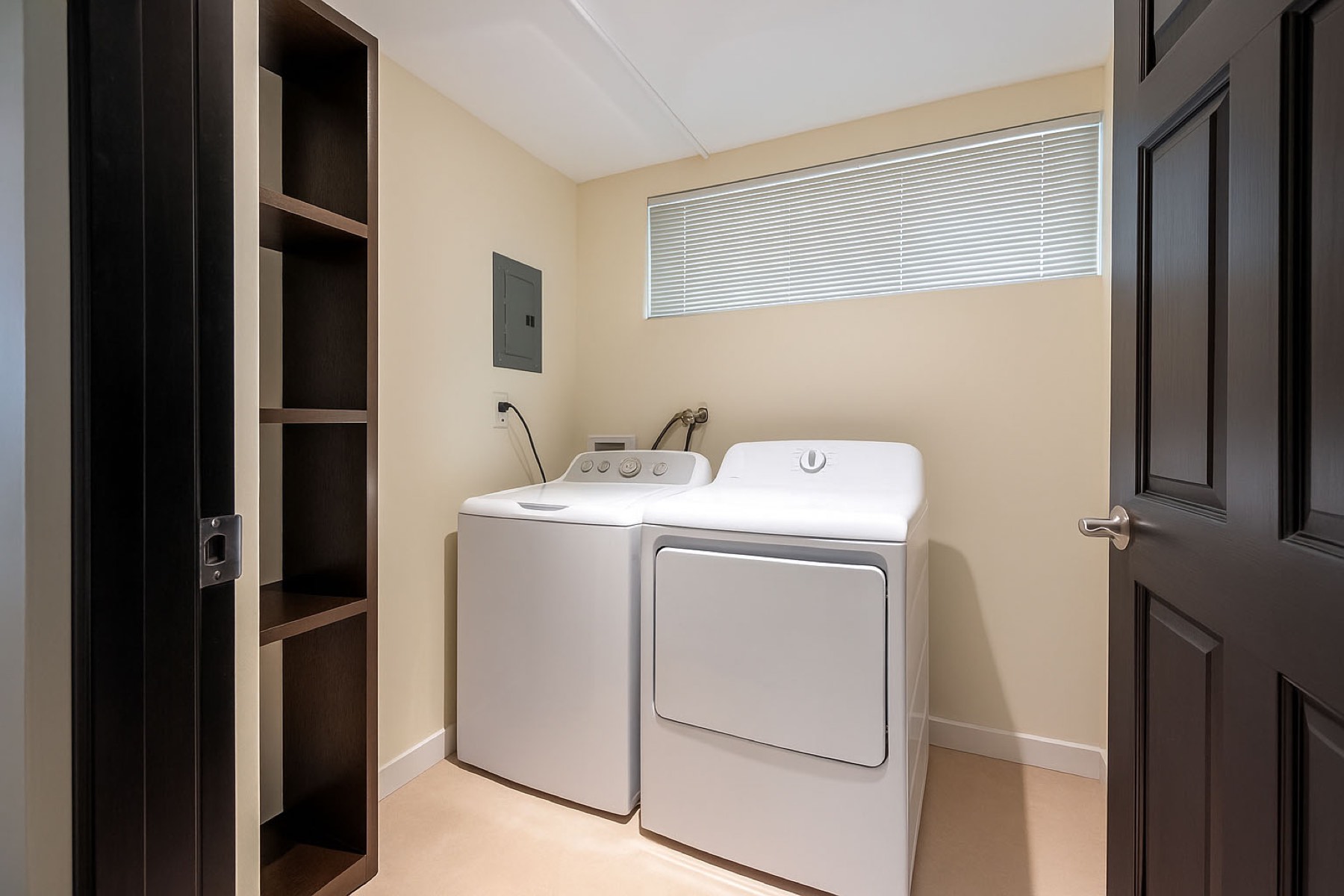 Orchid I washer and dryer area