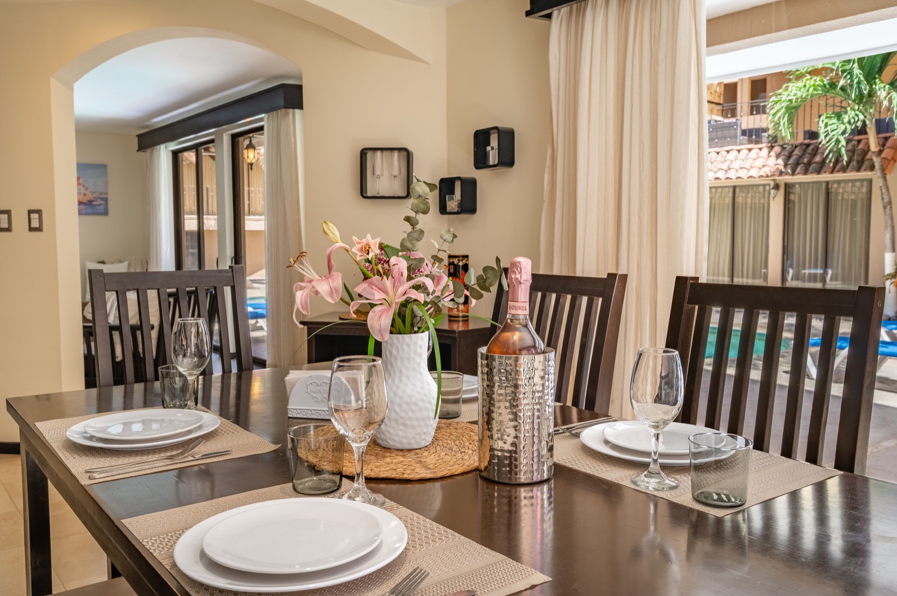 Orchid I dining room